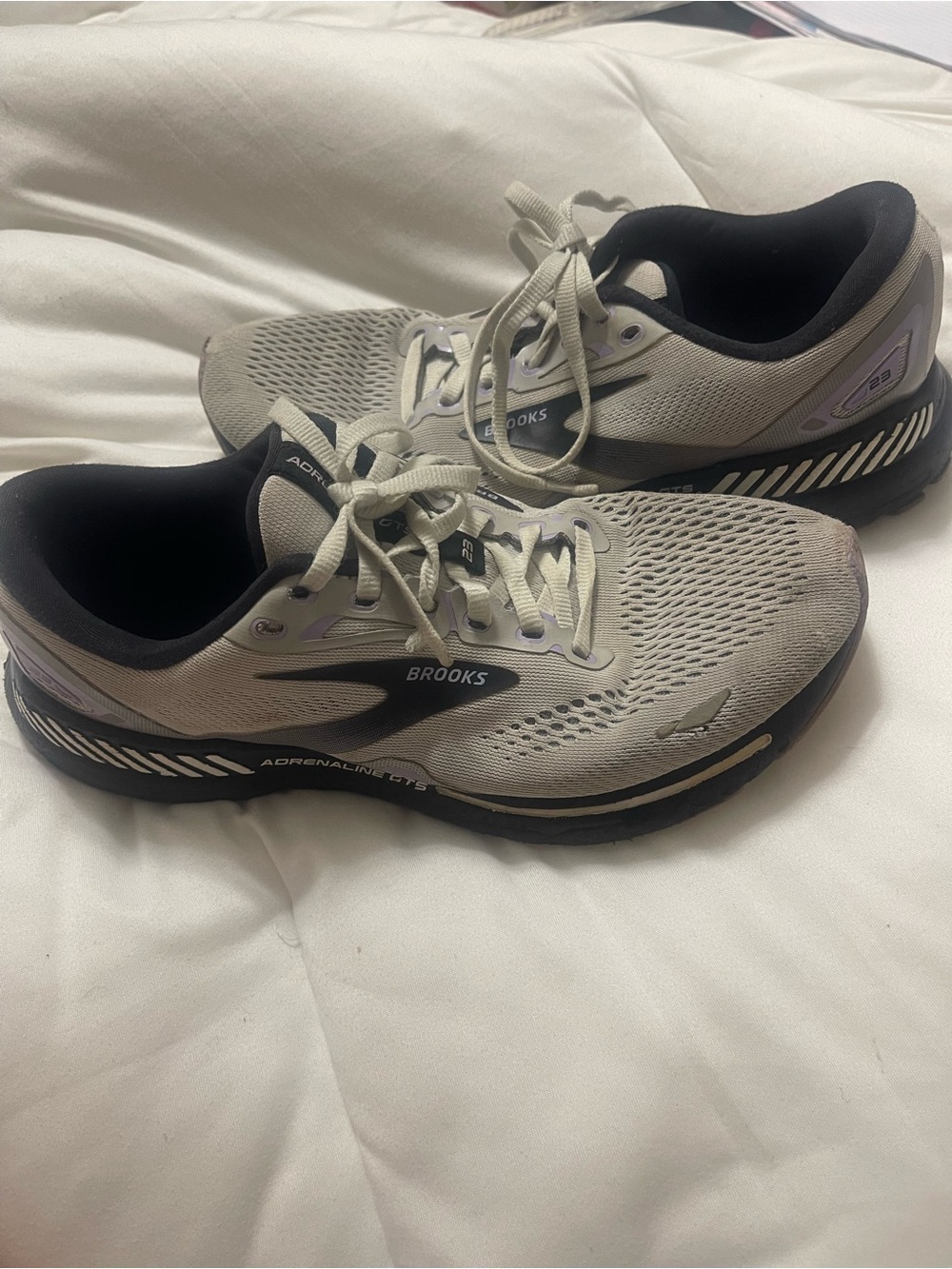 Brooks Women's Running Shoes - Light Gray and Black 8.5 Wide